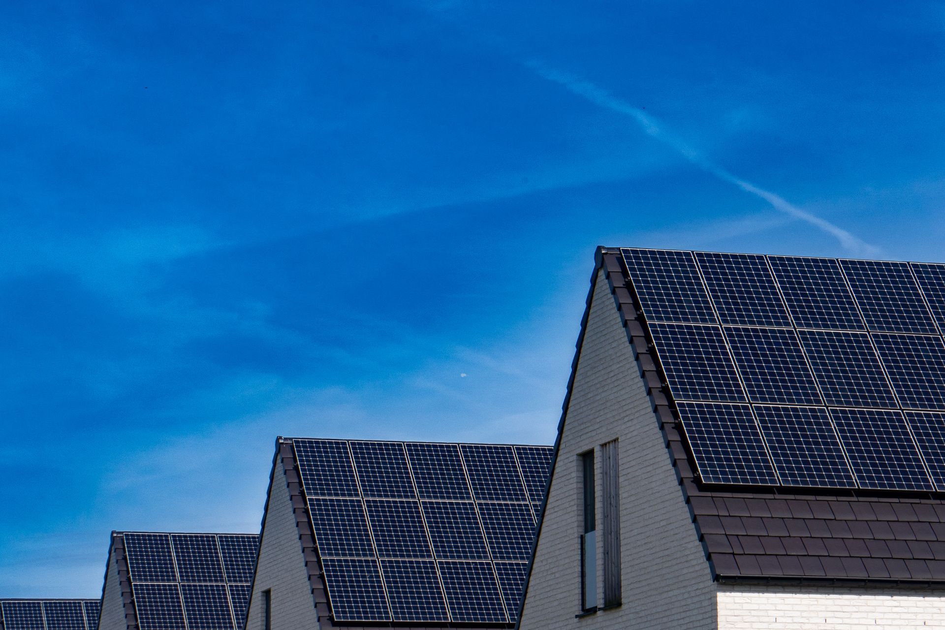 Plusieurs bâtiments équipés de panneaux solaires en Gironde